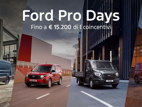 Concessionaria Ford con veicoli in esposizione