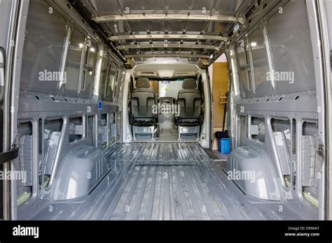 Interni di un furgone Mercedes-Benz moderno