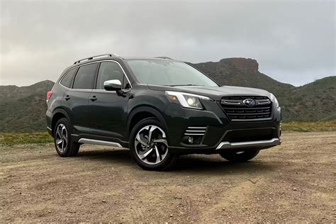 Subaru Forester in un contesto urbano