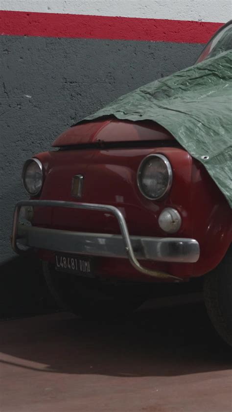 Officina meccanica D'Angelo Motori con una Fiat 500 in restauro