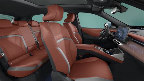 Interni di una BMW X2 con plancia orientata al guidatore
