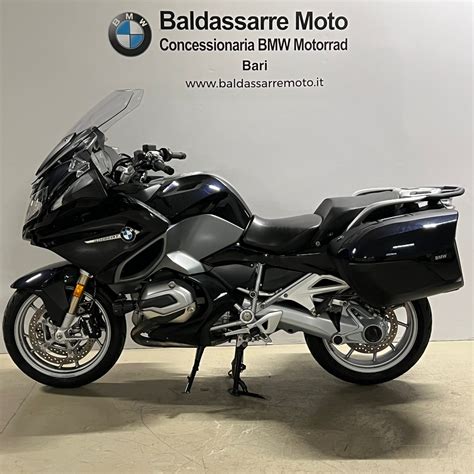 Dettaglio di una carenatura BMW R 1200 RT con vernice metallizzata