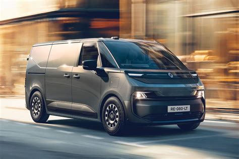 Renault Trafic E-Tech Electric design frontale e posteriore
