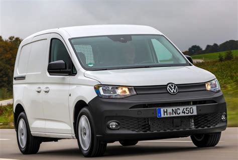 Volkswagen Caddy V di tre quarti anteriore