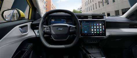 Interni della Ford Focus con touchscreen SYNC 4