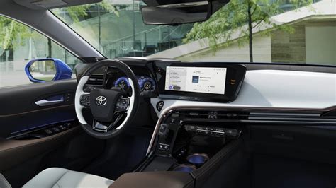 Interni Toyota Mirai con grande schermo
