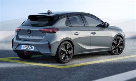 Opel Corsa di nuova generazione vista frontalmente