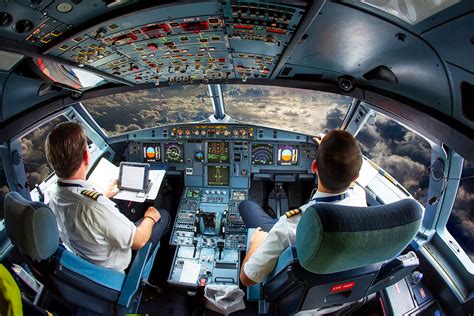 Strumentazione interna della cabina di pilotaggio del Fiat G.91