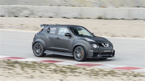 Nissan Juke-R in azione su pista