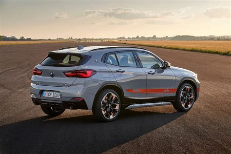 Nuova BMW X2 con fari a LED
