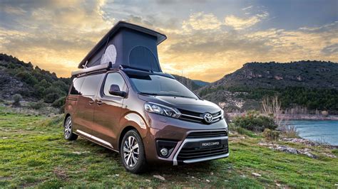 Furgone Toyota ProAce trasformato in camper