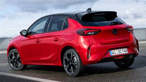Opel Corsa 48V Hybrid esterno frontale