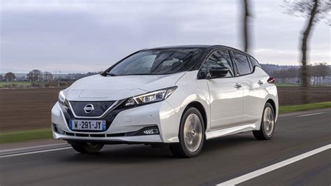 Nissan LEAF 2021 in carica