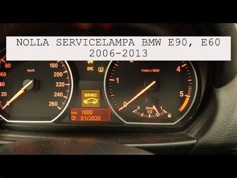 Immagine del quadro strumenti di una BMW Serie 3 con la spia della batteria accesa