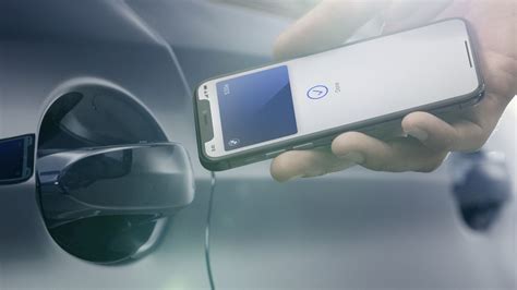 Smartphone che mostra la Digital Key in azione