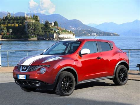 Nissan Juke 190 HP Limited Edition vista anteriore con banda bianca