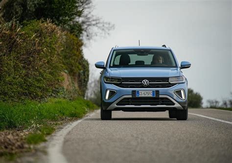 Volkswagen T-Cross vista frontale dinamica