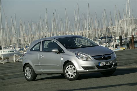 Opel Corsa 1.3 CDTI 90 CV in curva