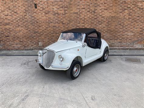 Interni della Fiat 500 Gamine Vignale con volante sportivo