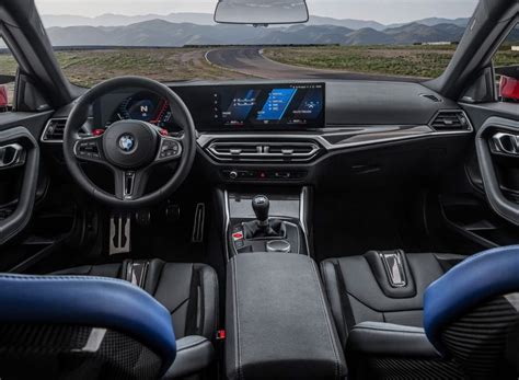 Interni BMW M2 G87 con display curvo
