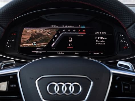 Dettaglio dell'abitacolo Audi con Virtual Cockpit e display MMI