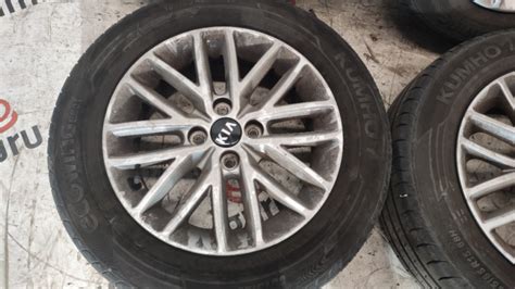 Profilo laterale Kia Rio con cerchi in lega da 17 pollici