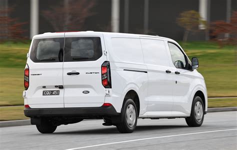 Ford Transit Custom in un cantiere moderno