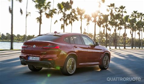 Profilo laterale BMW X4 seconda generazione