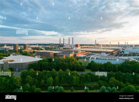 Panoramica della fabbrica Volkswagen di Wolfsburg in costruzione