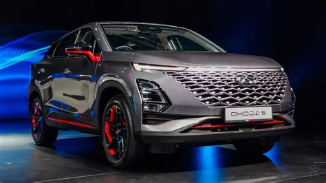 Omoda EV SUV family
