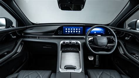 Omoda 9 interior with large display