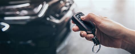 Telecomando auto vicino a un altro dispositivo elettronico