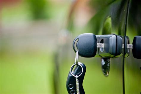 Chiave auto lasciata all'interno del veicolo