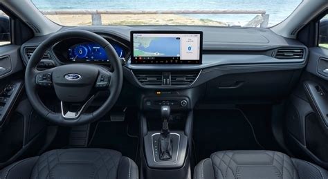 Interni Ford Focus con tetto panoramico