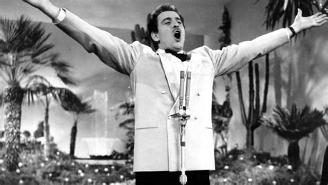 Foto di Domenico Modugno a Sanremo 1958.