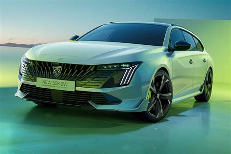 Immagine ravvicinata del paraurti posteriore di una Peugeot 508 GT, evidenziando dettagli distintivi come il diffusore integrato e le finiture specifiche.
