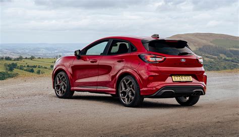 Ford Puma ST in colore rosso
