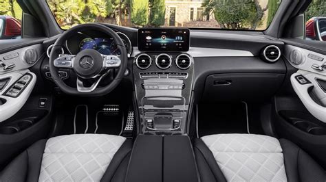 Interni lussuosi Mercedes GLC Coupé