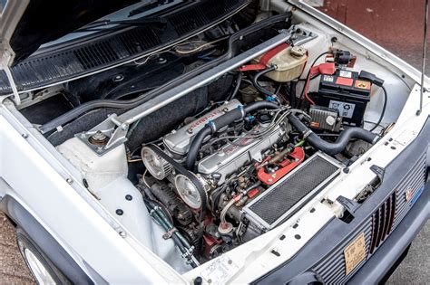 Dettaglio del motore della Fiat Ritmo Abarth 130 TC
