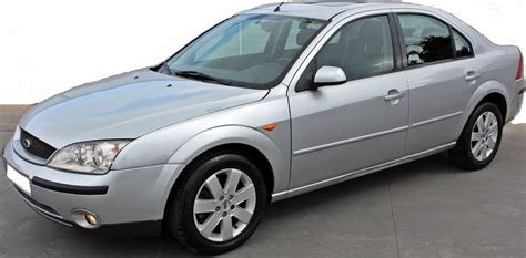 Ford Mondeo Ghia 2002 interni