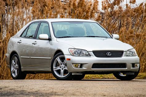 Lexus IS300 prima generazione vista laterale