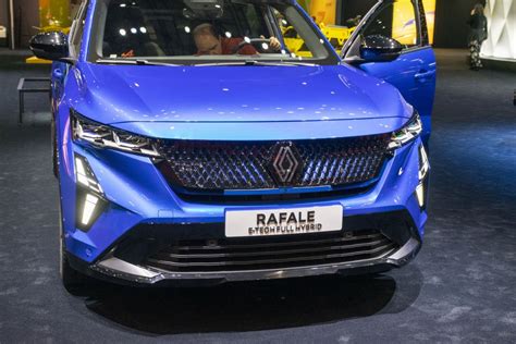 Renault Rafale front grille with diamond pattern