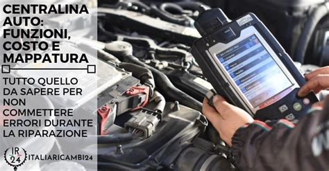 Tecnico specializzato che esegue un controllo diagnostico su una centralina auto