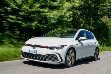 Grafico comparativo consumi Golf 8 GTI e rivali