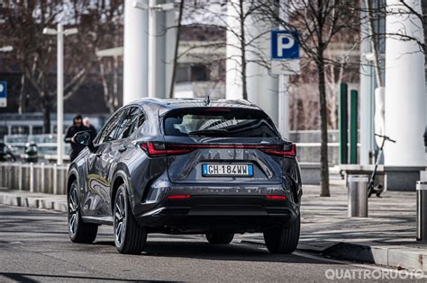 Grafico consumi Lexus NX 350h in diversi scenari di guida