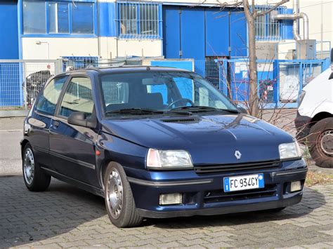 Renault Clio 1.8i 16V in pista