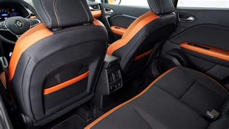 Interni della Renault Captur con sedili posteriori ripiegati