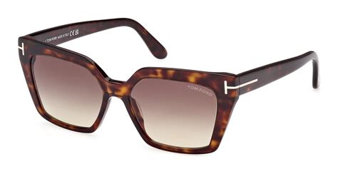 Donna con occhiali da sole cat-eye Tom Ford