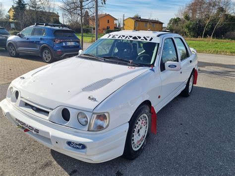 Ford Sierra Cosworth 4x4 in una prova speciale