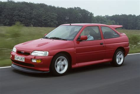 Ford Escort RS Cosworth in una prova sterrata